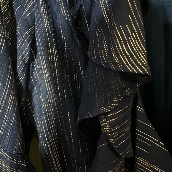 Vici Metallic Ruffled Blouse Size Medium - Picture 9 of 10